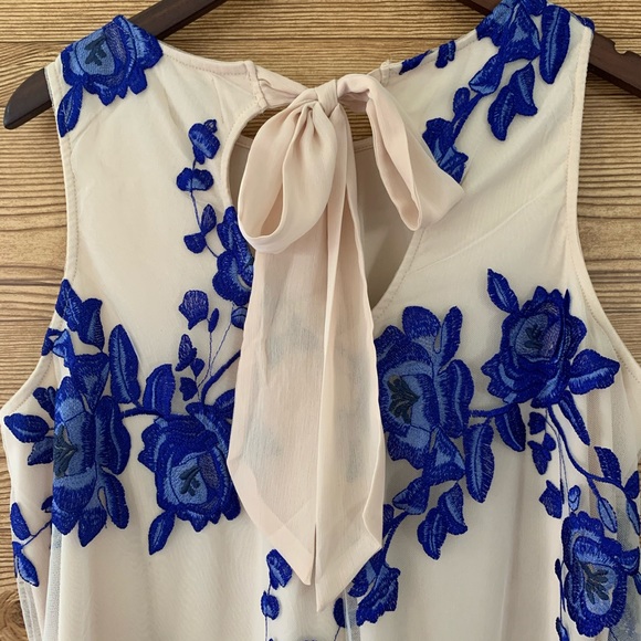 FLORAL EMBROIDERED SWING DRESS BEIGE BY ECI ROSES - Picture 4 of 8